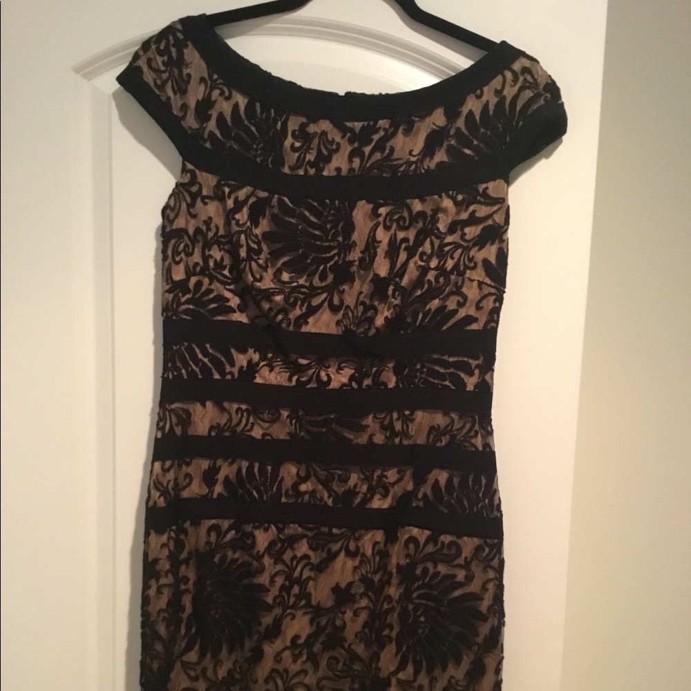 Tadashi Shoji black lace/nude lining dress-Size 8